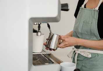 The impact of coffee mugs on material vs. plastic: ceramic vs. stainless steel