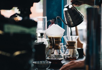 What are the effects of roasting on coffee flavor?