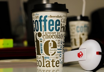 How is a tumbler different from a travel mug(2)